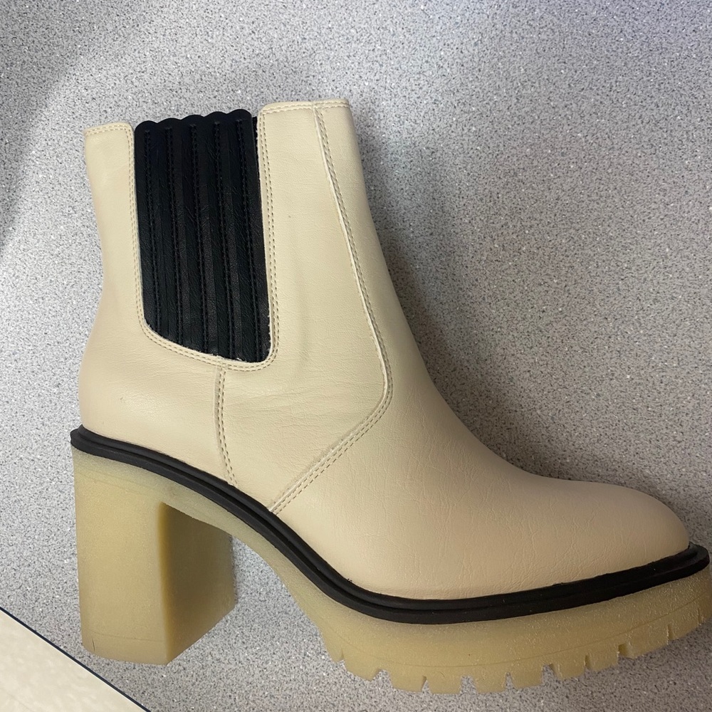 Anastasia Paneled Lug Boot size 8.5